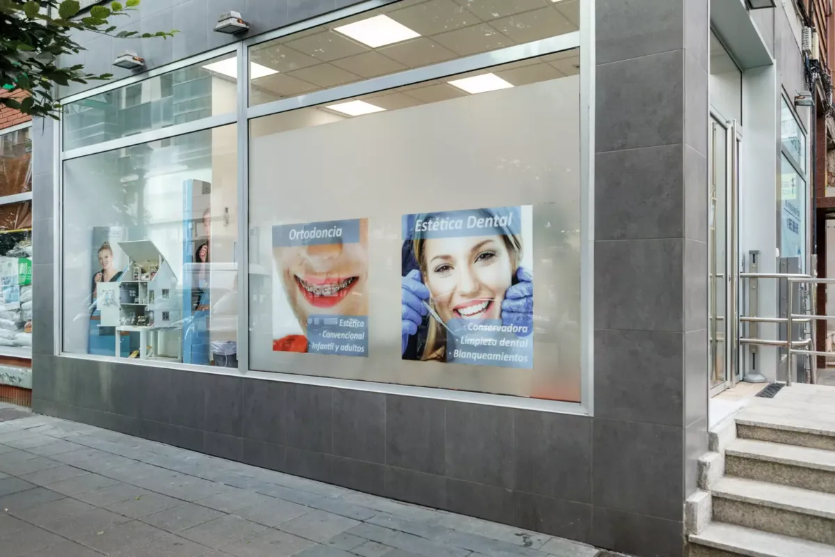 Fachada de la Clínica Dental Calipso